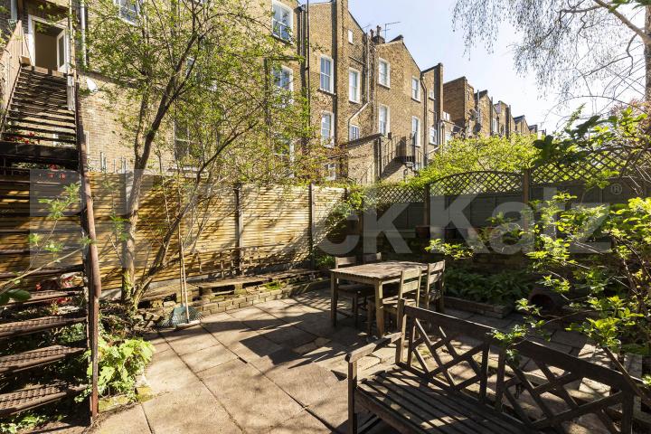 4 bedroom 2 bathroom maisonette with private garden Northchurch Road, Islington